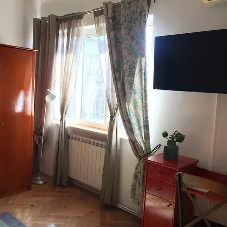 Vintage Apartment *
